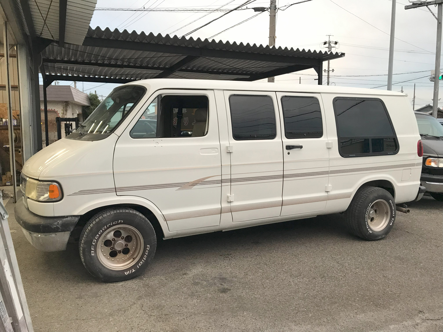 在庫車両の仕上げ 1997y ダッジバン 左ドア 新車並行