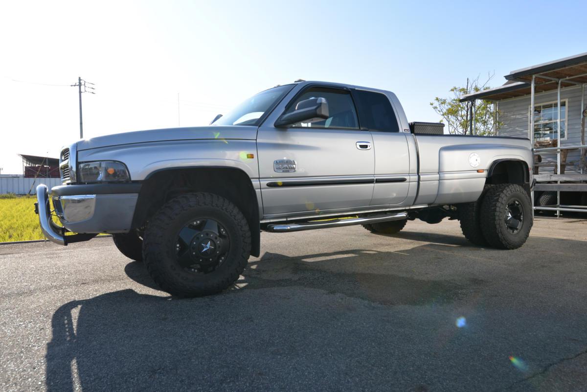 新車並行 2001年式 ダッジラム3500 デューリー 4WD LARAMIE SLT SOLD